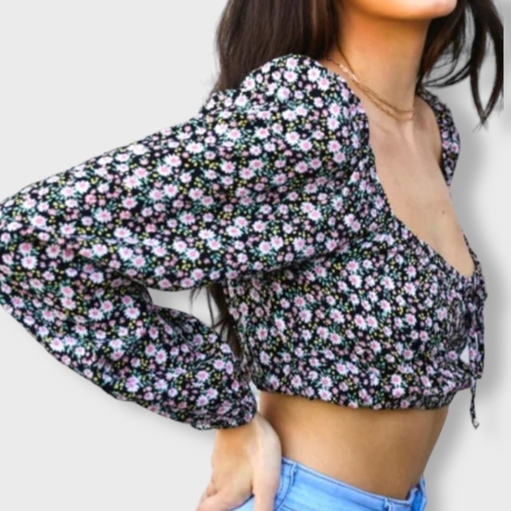 NWT Elodie Floral Crop Top
